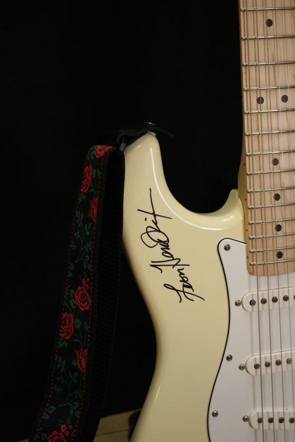 White Fender Stratocaster Like Jimi Hendrix Played Signed by Jimi’s Brother Leon Henrix - Image 2